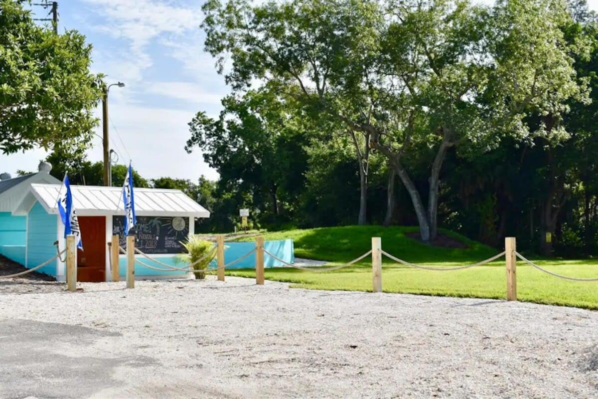 Pinecraft Cottage Tiny Home Sarasota Exterior foto
